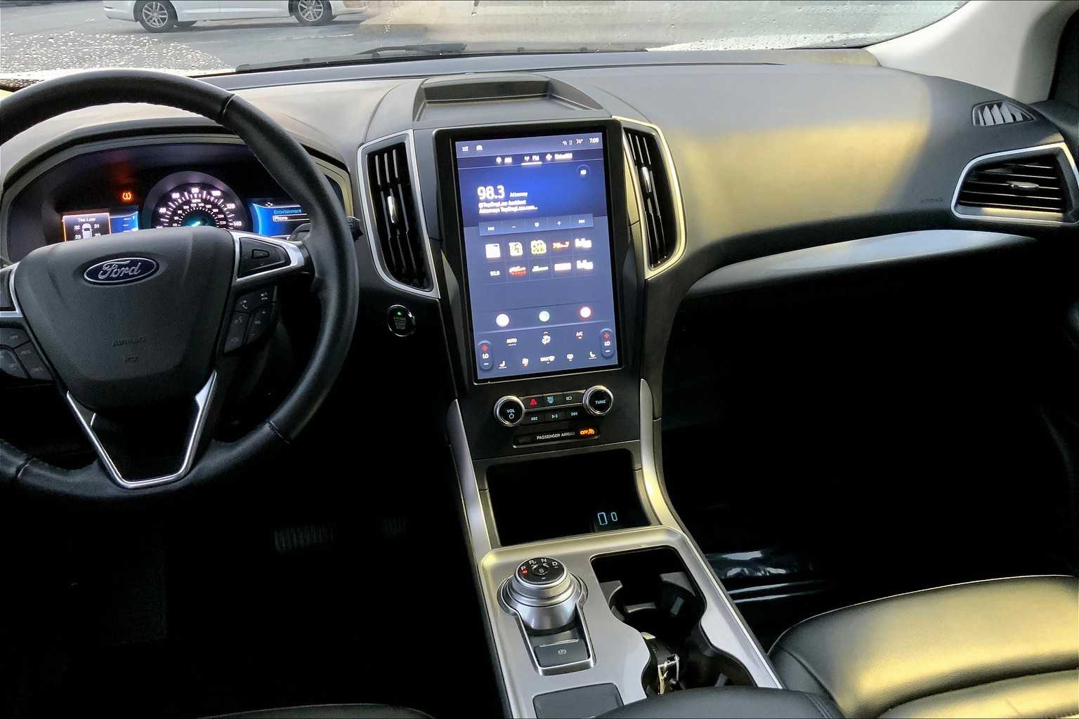 2024 Ford Edge SEL photo 6