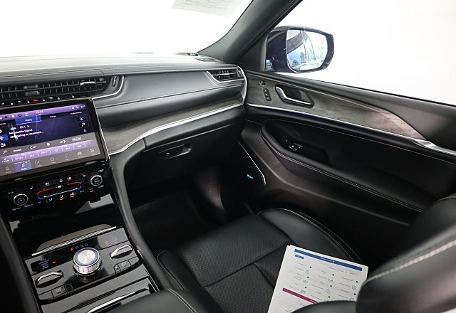 2022 Jeep Grand Cherokee Overland photo 17