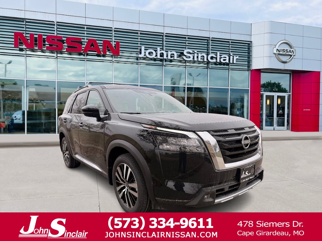 2025 Nissan Pathfinder Platinum's photo