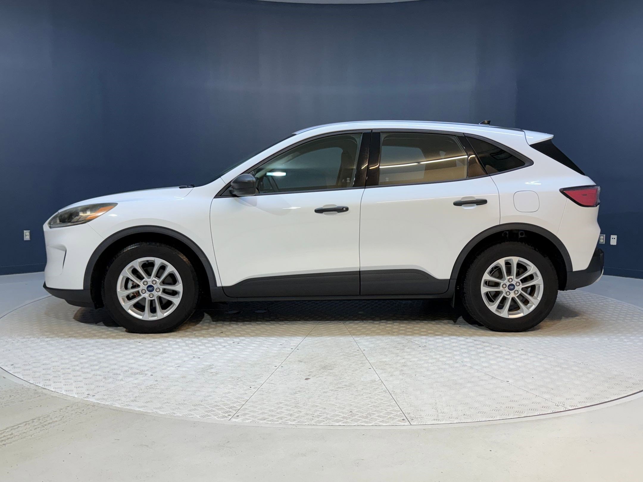 2020 Ford Escape S photo 2