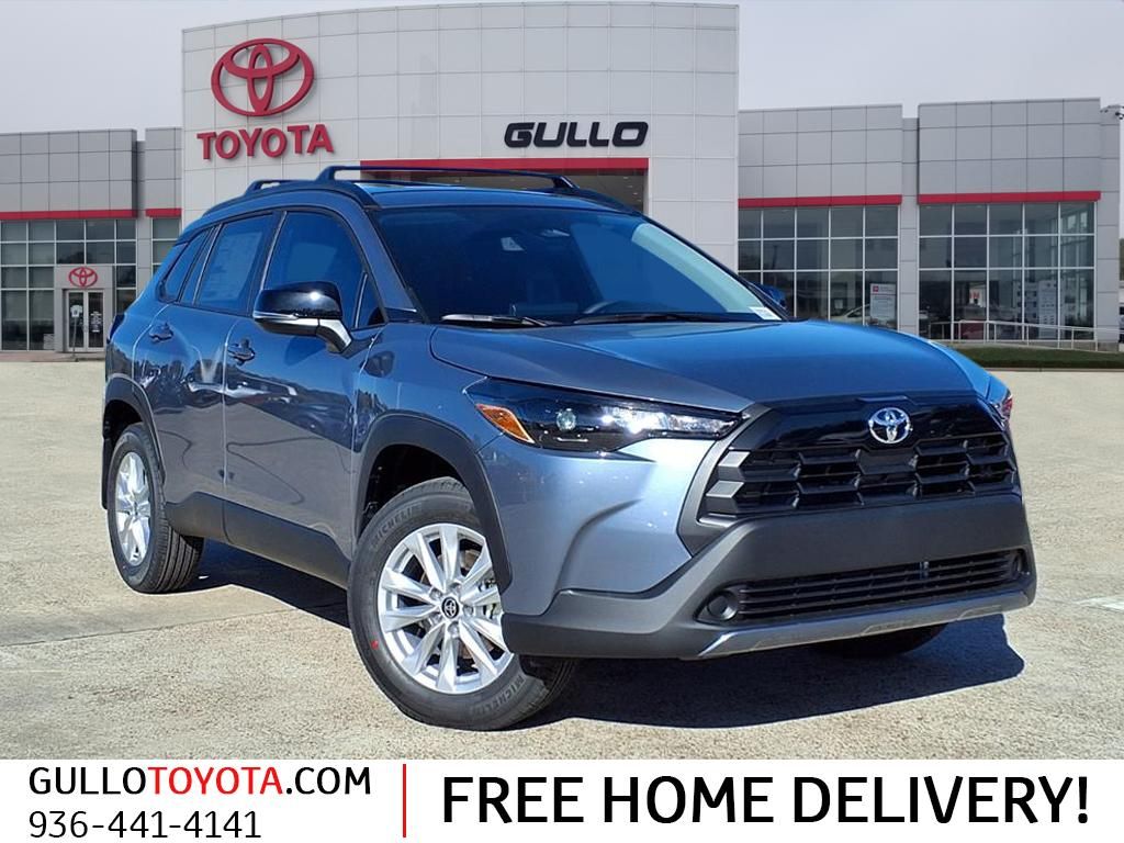 2026 Toyota Corolla Cross LE's photo