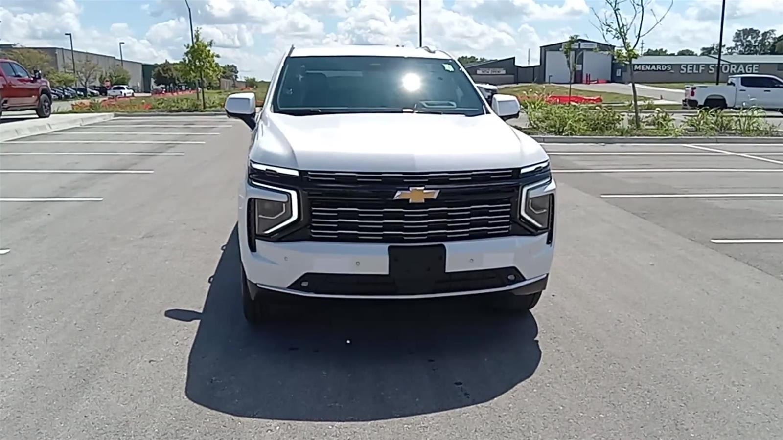 2025 Chevrolet Suburban High Country photo 3