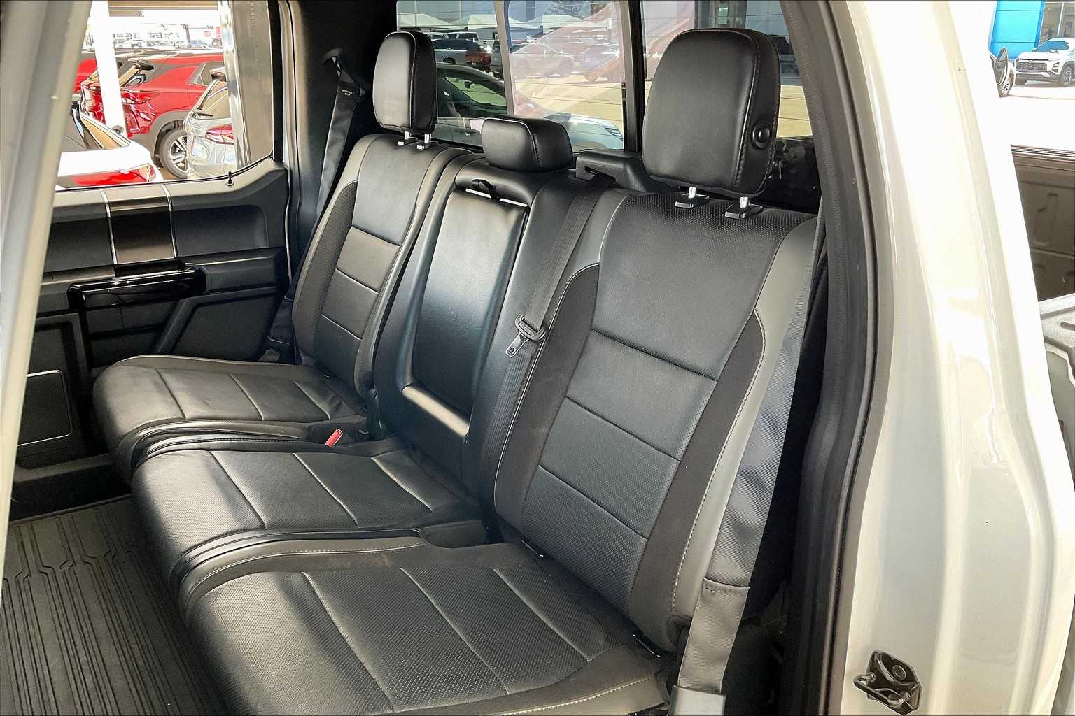 2020 Ford F-150 Raptor photo 17