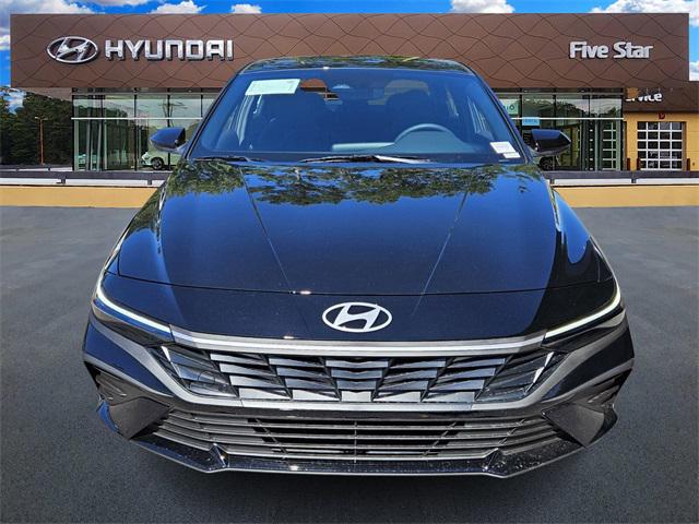 2025 Hyundai Elantra SEL Sport photo 2