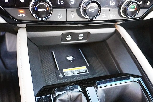 Used 2024 White Honda Touring image 28