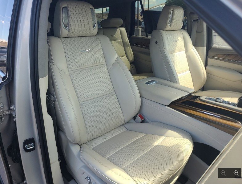 2022 Cadillac Escalade Premium Luxury Platinum photo 3