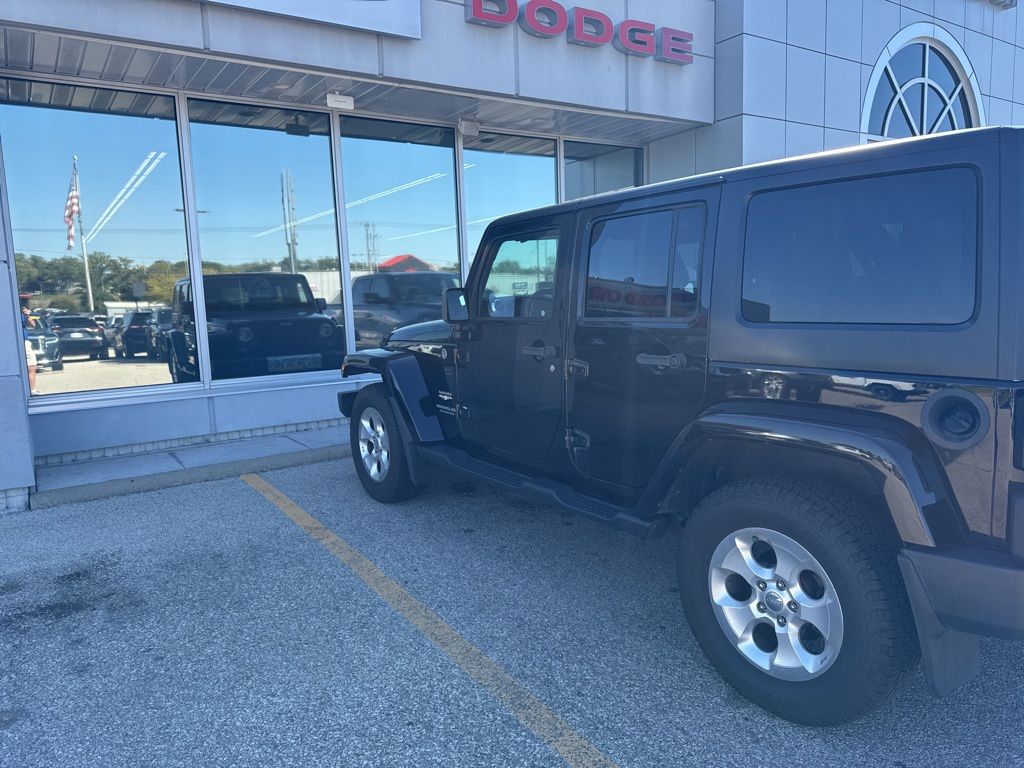 2015 Jeep Wrangler Unlimited Sahara photo 3