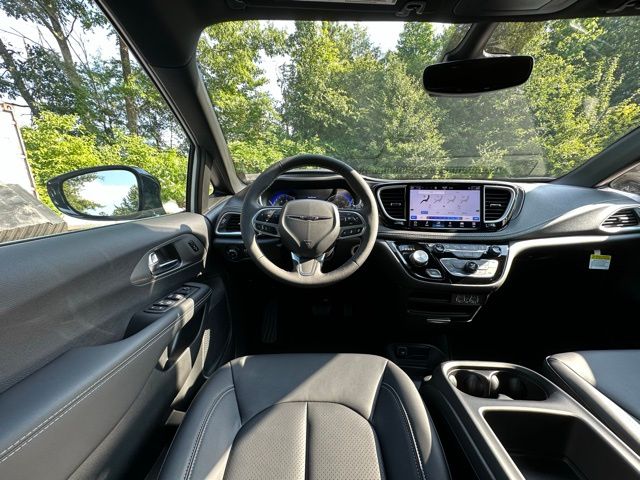 2025 Chrysler Pacifica photo 15