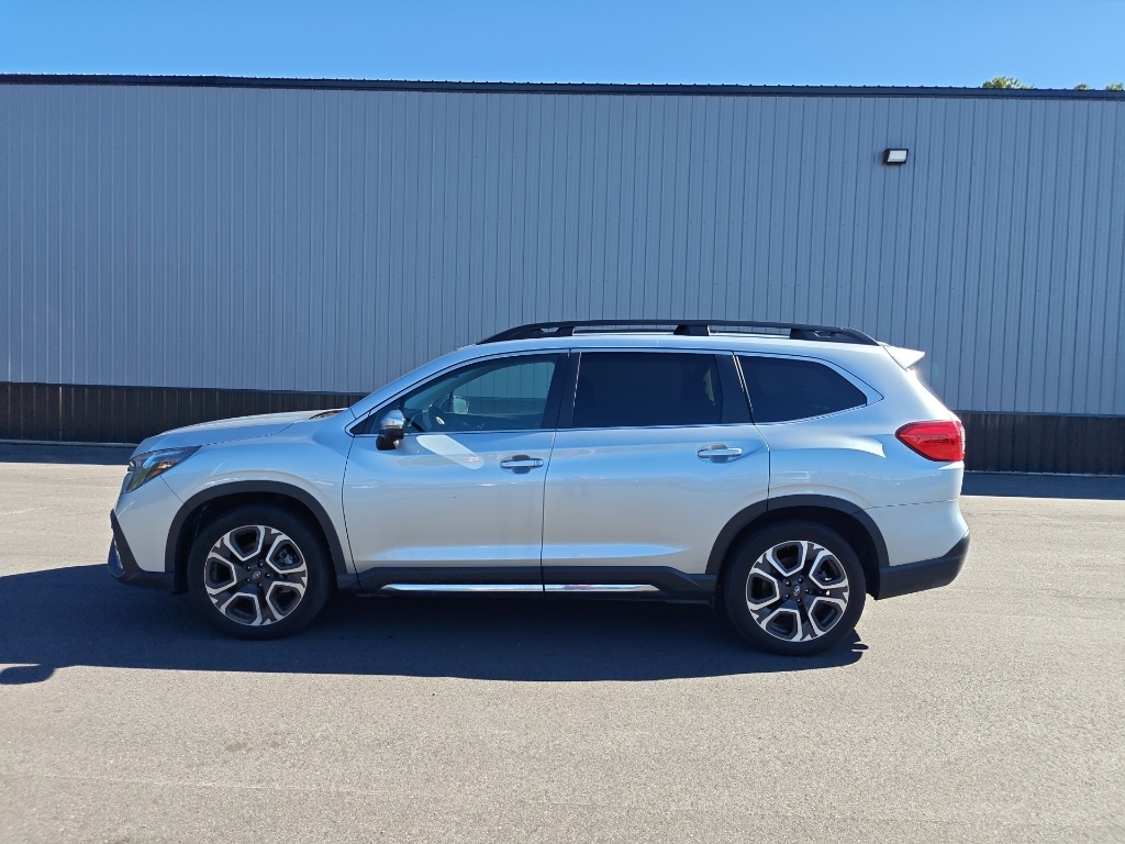 2023 Subaru Ascent Limited photo 3