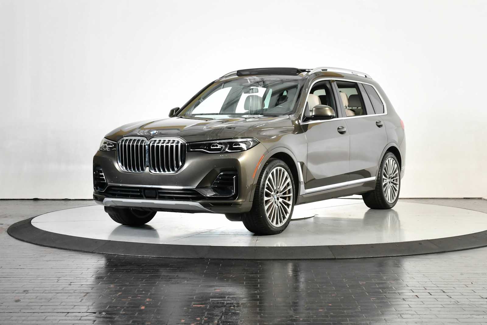 2021 BMW X7 40i's photo