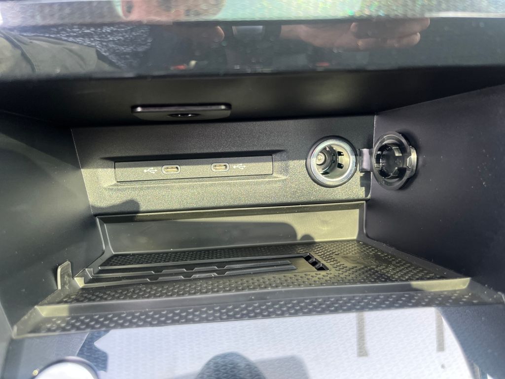 2025 Volkswagen Taos SE photo 14