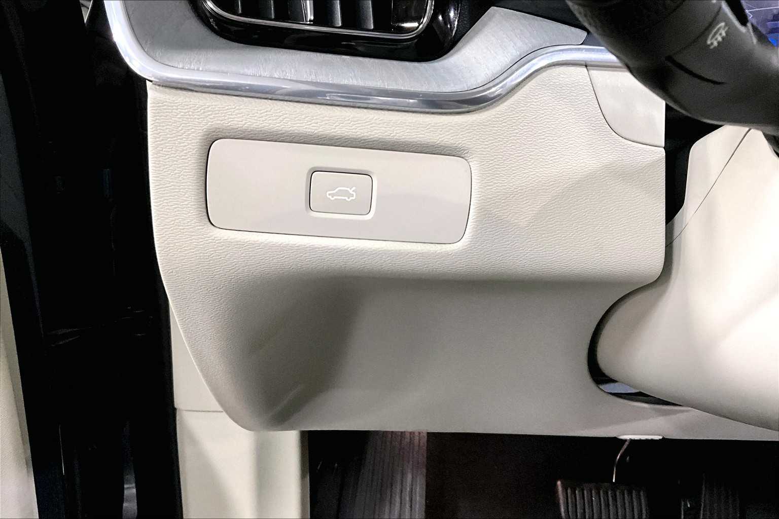 2024 Volvo XC60 Plus photo 31