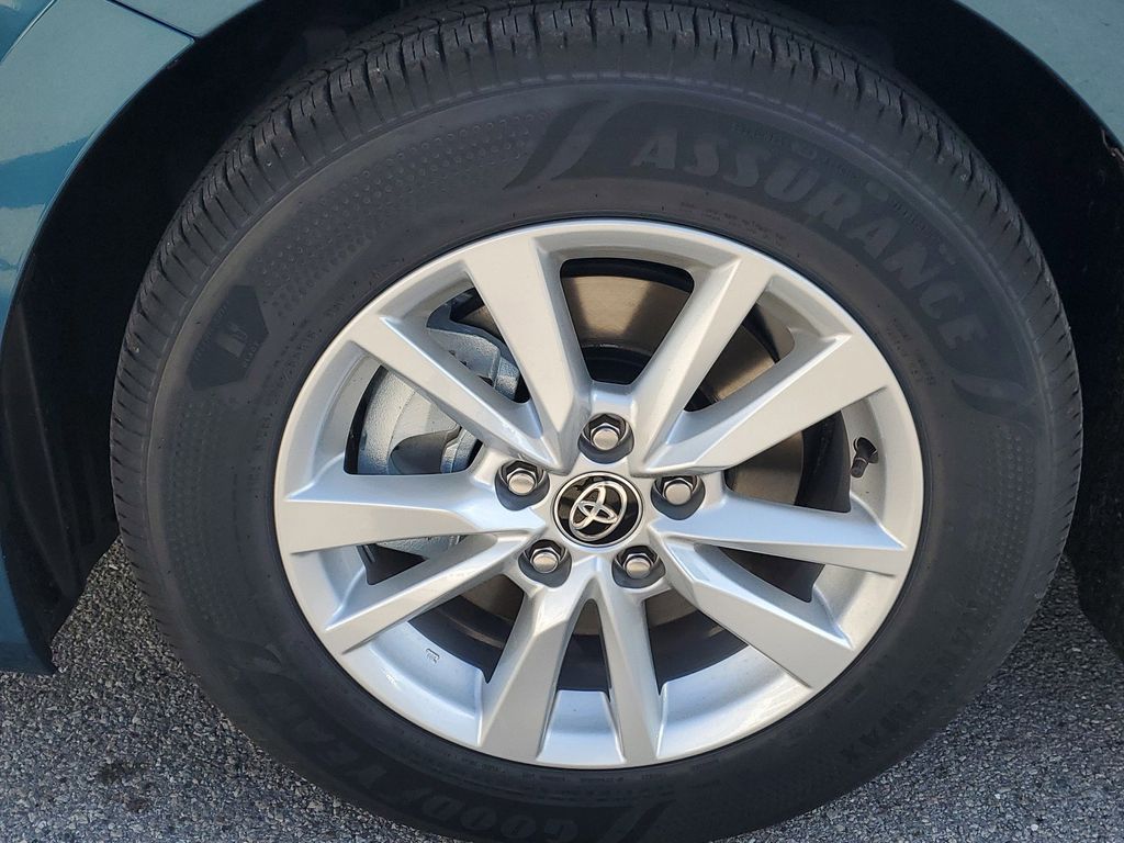 2025 Toyota Camry LE photo 9