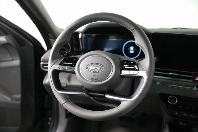 2025 Hyundai Elantra SEL Convenience photo 2
