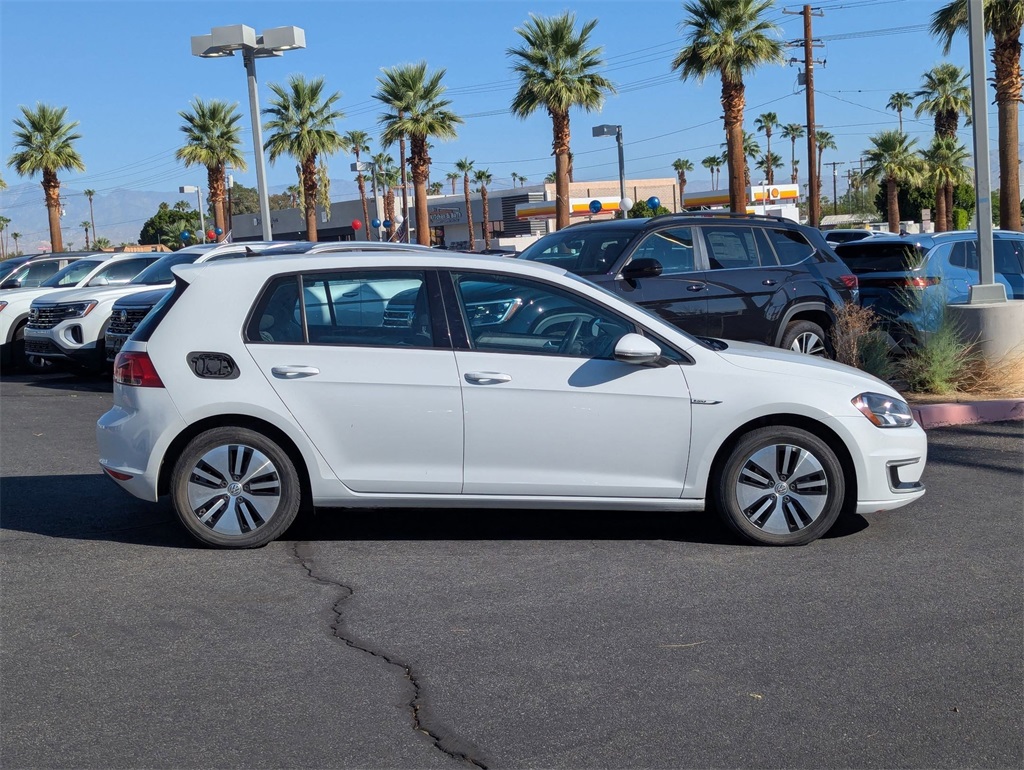 Used 2016 Volkswagen e-Golf e-Golf SE with VIN WVWKP7AU6GW916946 for sale in Cathedral City, CA