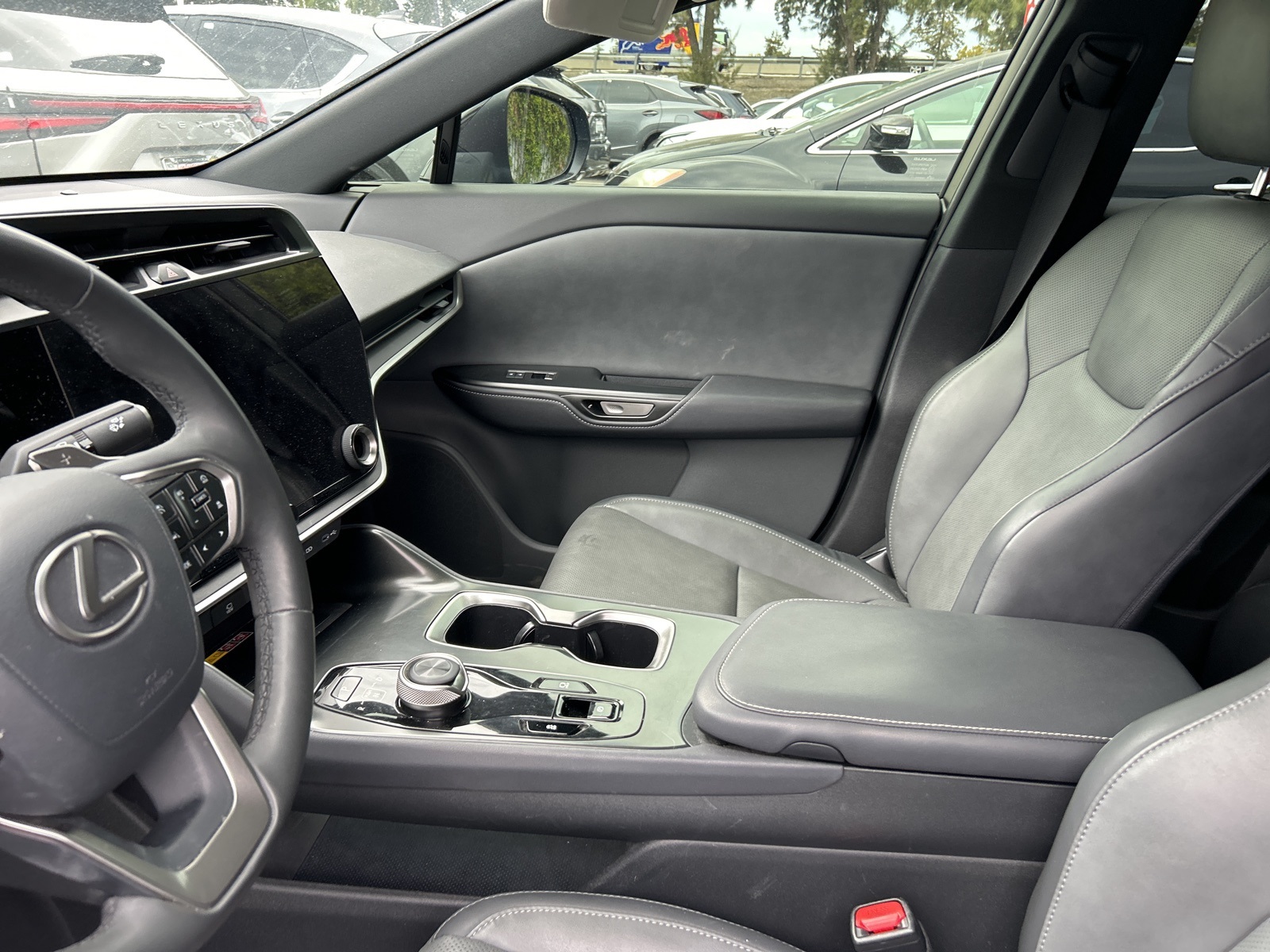 2023 Lexus RZ 450e Premium photo 7