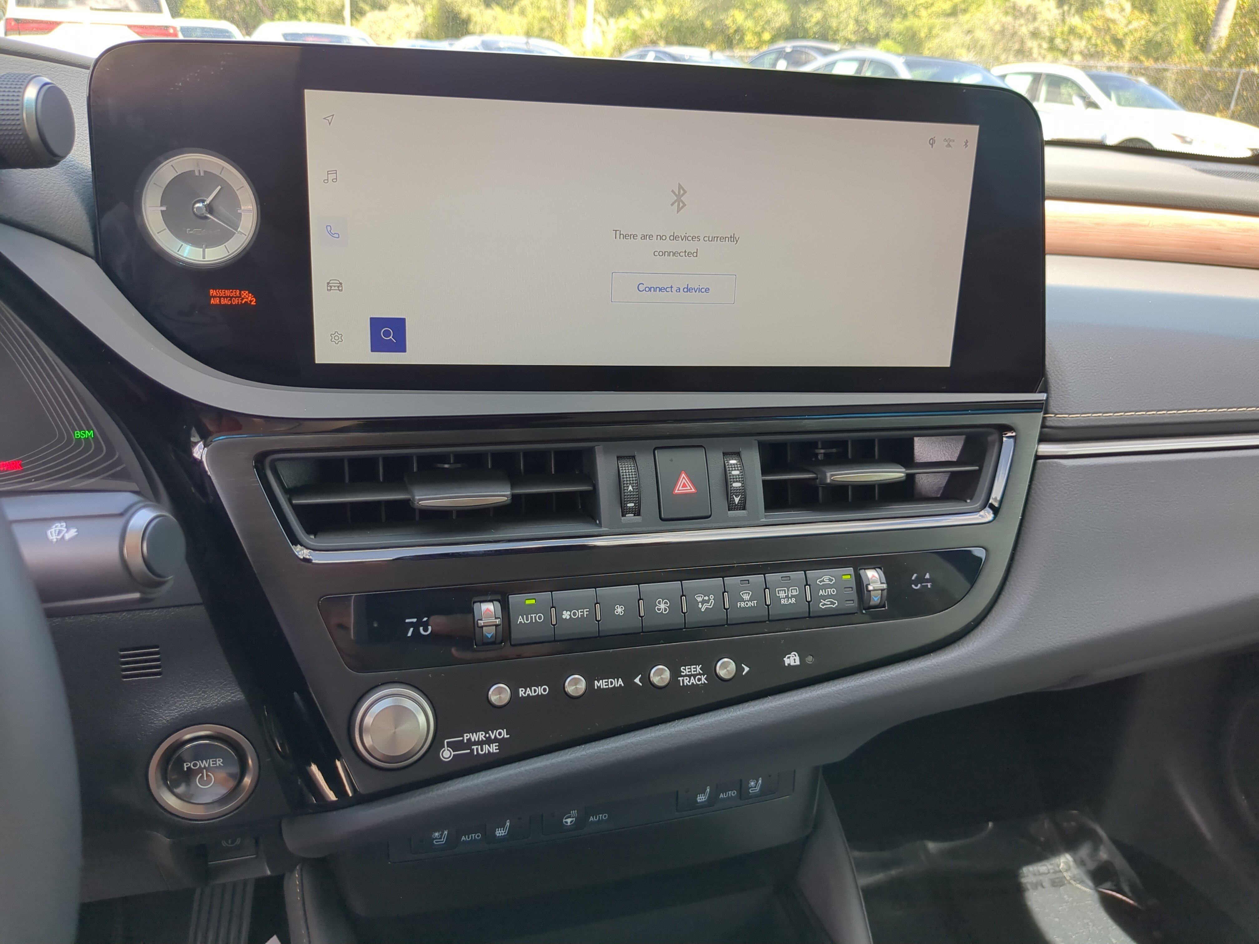 2025 Lexus ES 300h photo 18