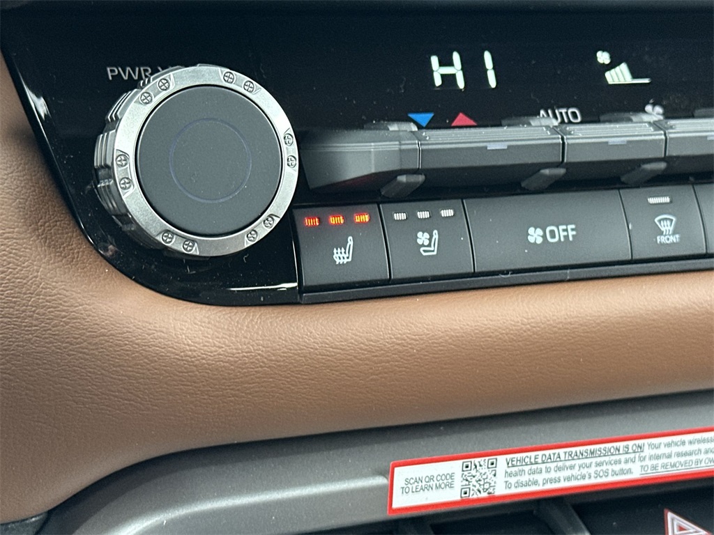 2025 Toyota Tundra 1794 Edition CrewMax photo 23