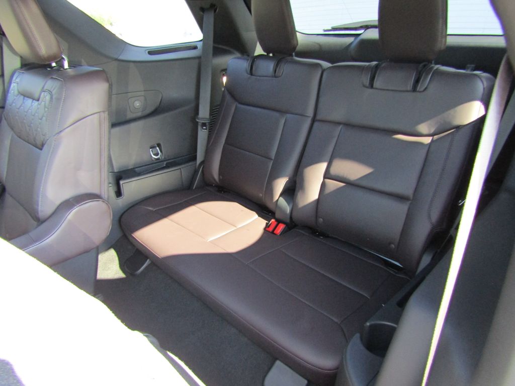2025 Ford Explorer Platinum photo 12