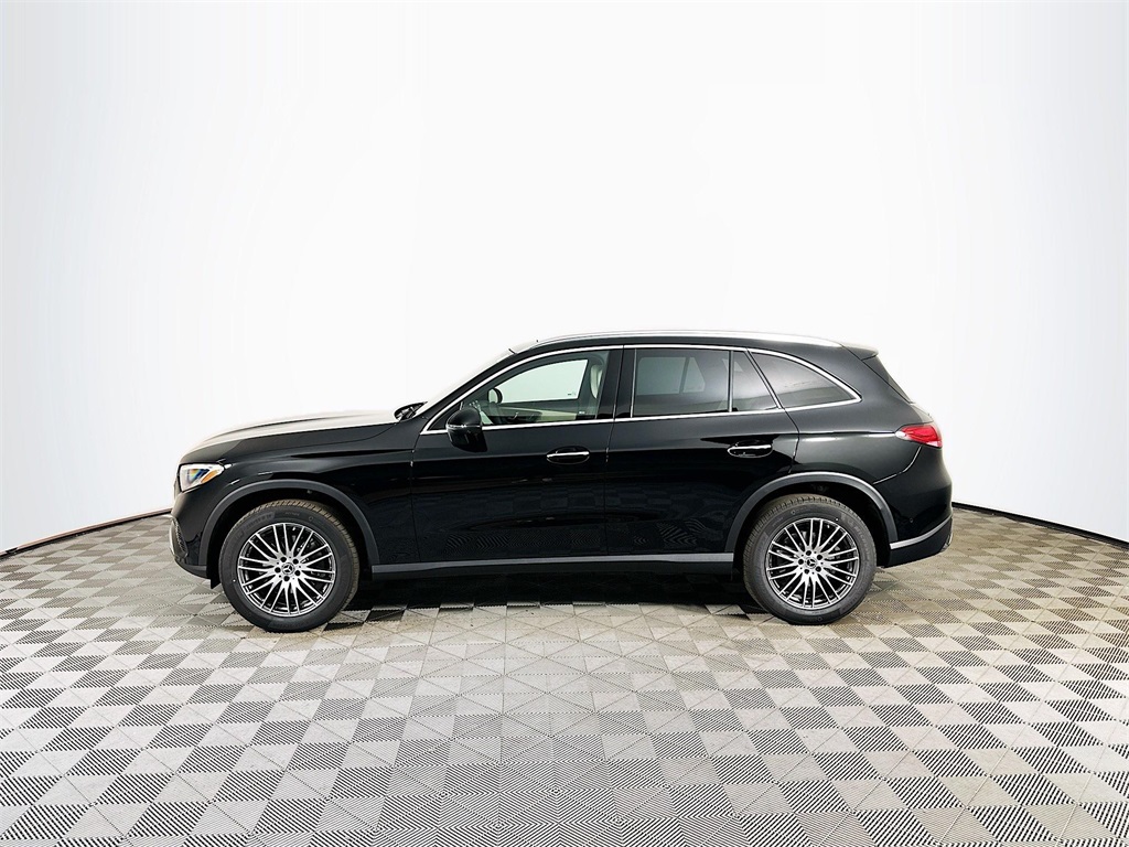 2026 Mercedes Benz GLC 300 4MATIC photo 3