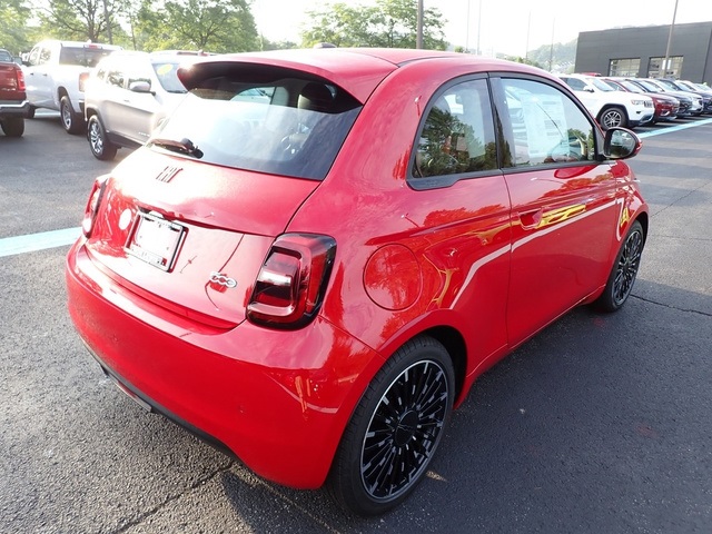 2024 Fiat 500e photo 6