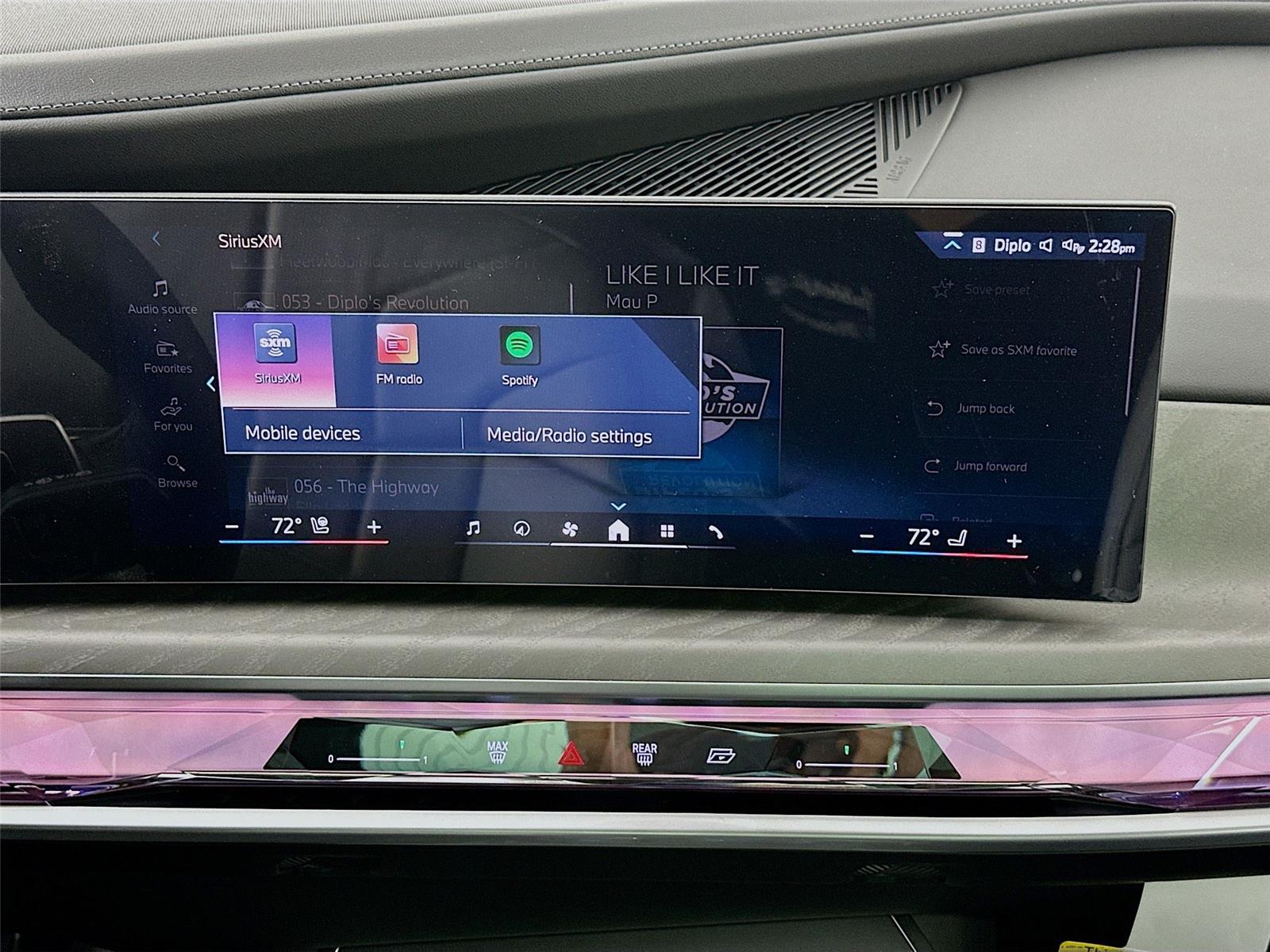 2026 Bmw 750e photo 11