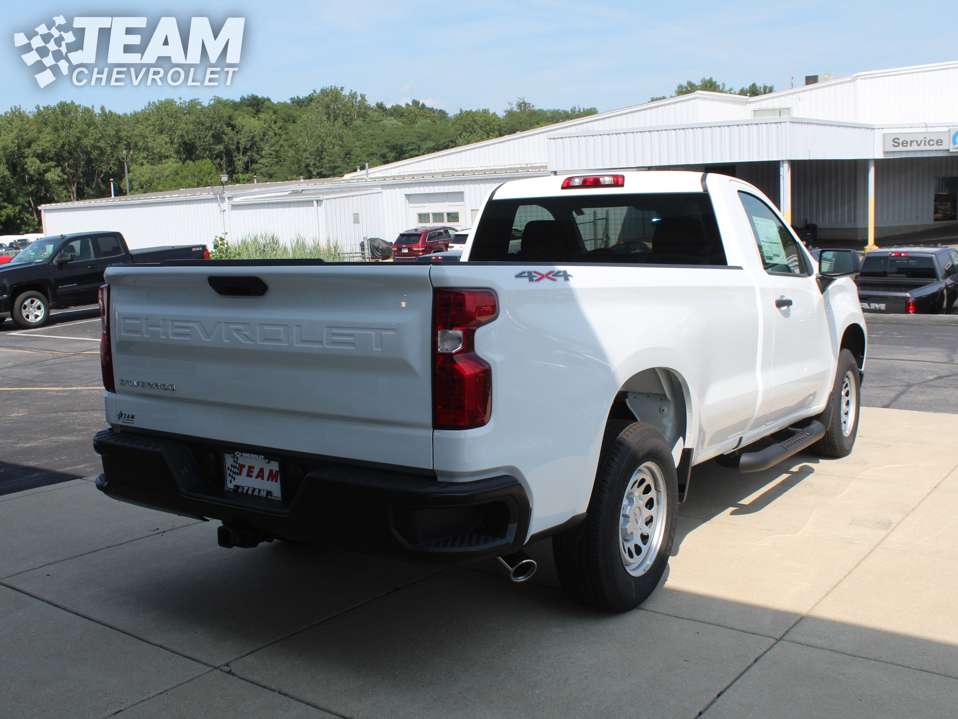 2025 Chevrolet Silverado 1500 photo 2