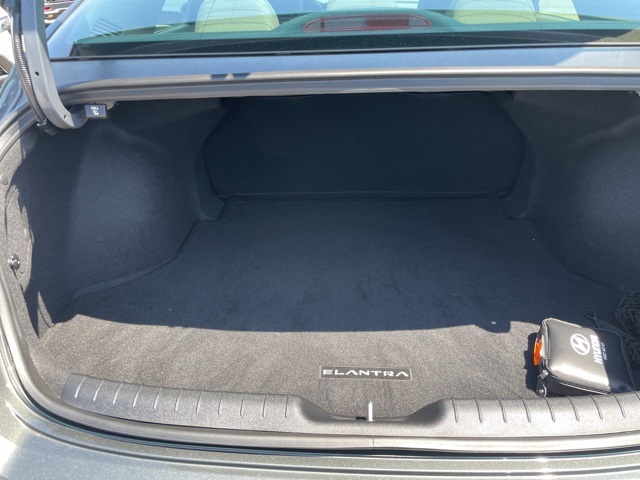 2024 Hyundai Elantra SEL photo 9