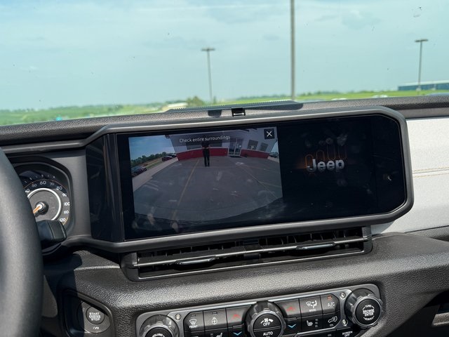2025 Jeep Wrangler Willys photo 31