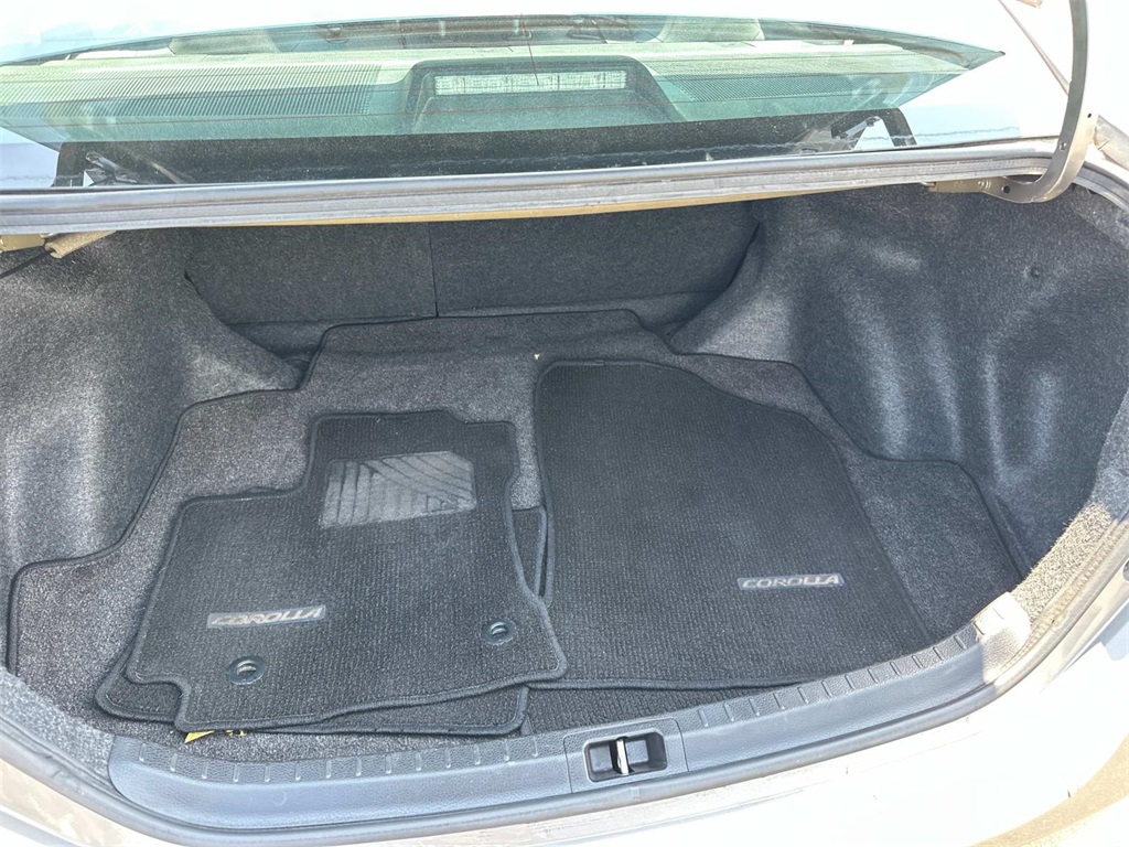 2017 Toyota Corolla LE photo 27