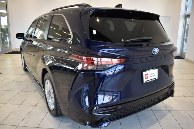 2023 Toyota Sienna XSE photo 6