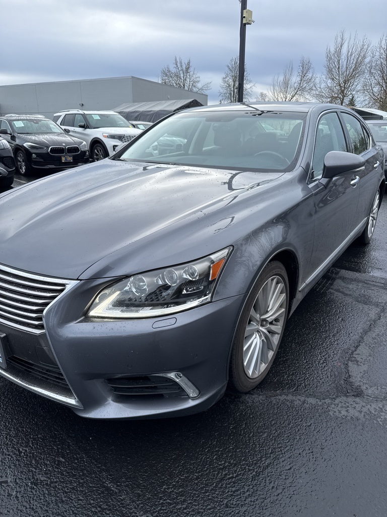 2016 Lexus LS Base's photo
