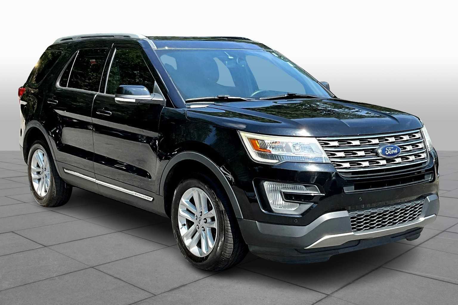 2017 Ford Explorer XLT photo 2