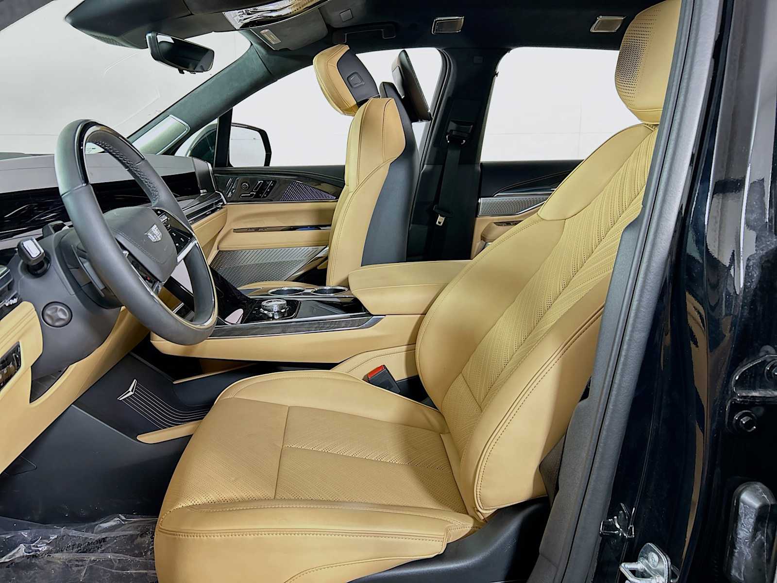 2025 Cadillac Escalade IQ Luxury photo 3