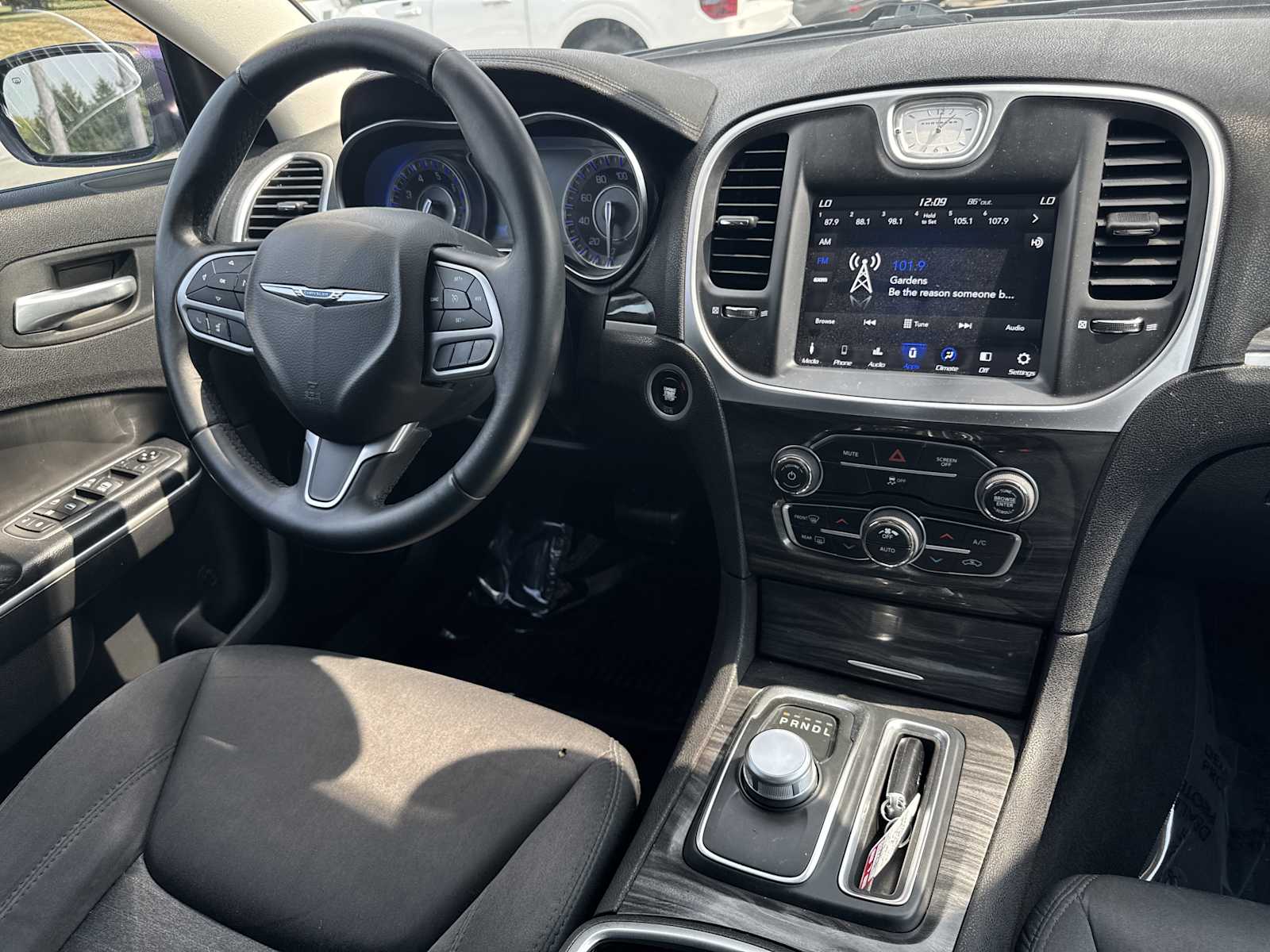 2018 Chrysler 300 Touring photo 18