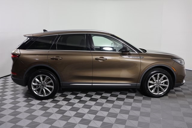 2022 Lincoln Corsair Standard photo 9