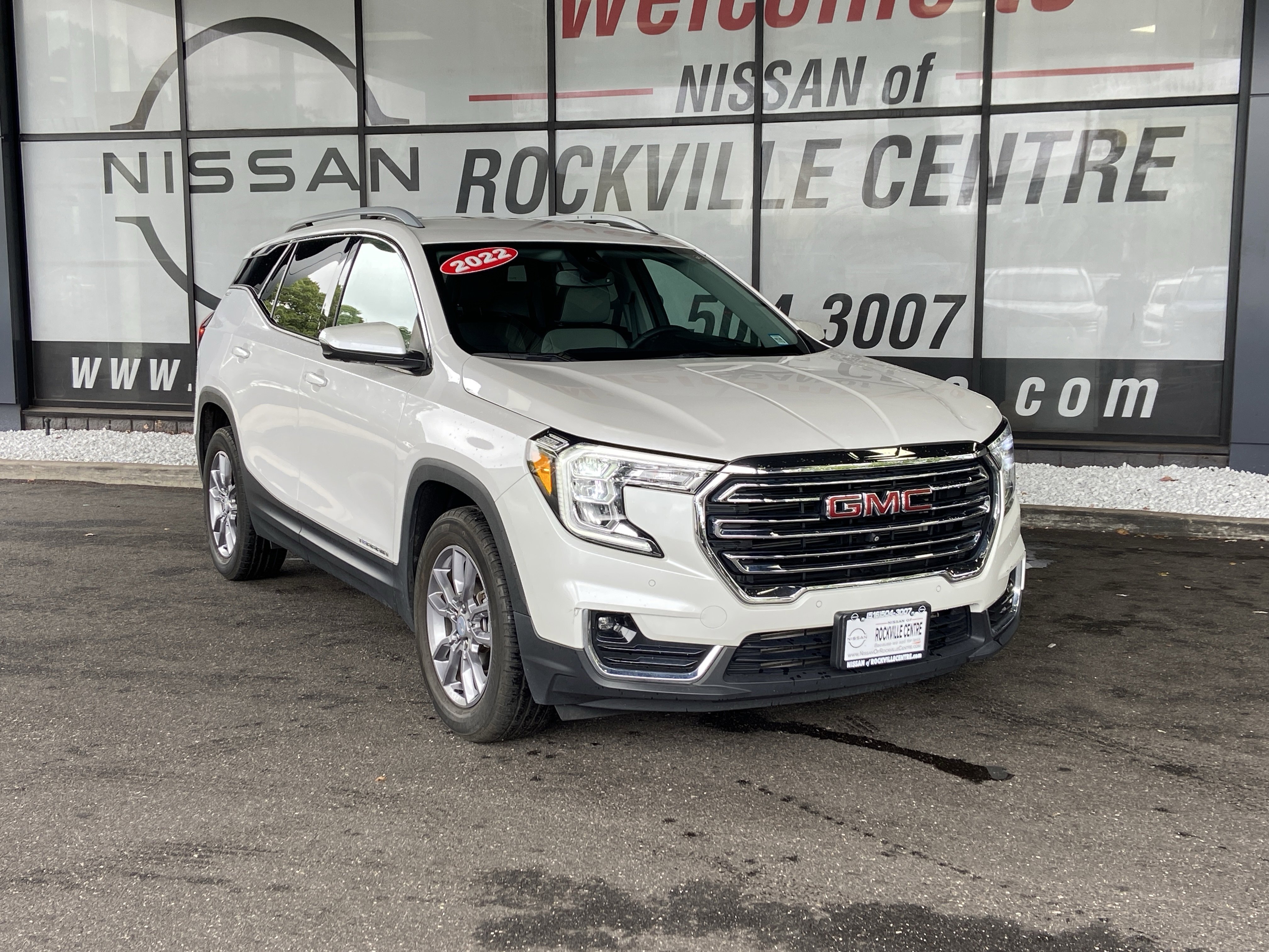 Used 2022 GMC Terrain SLT with VIN 3GKALVEV6NL111955 for sale in Rockville Centre, NY