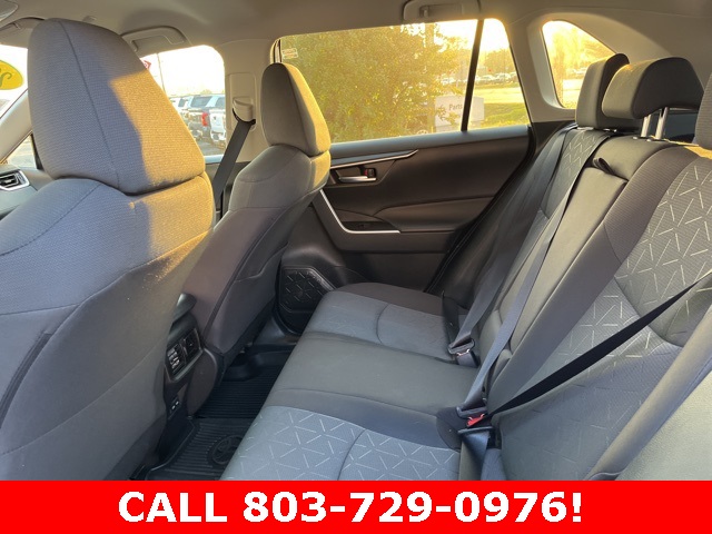 2024 Toyota RAV4 XLE photo 7