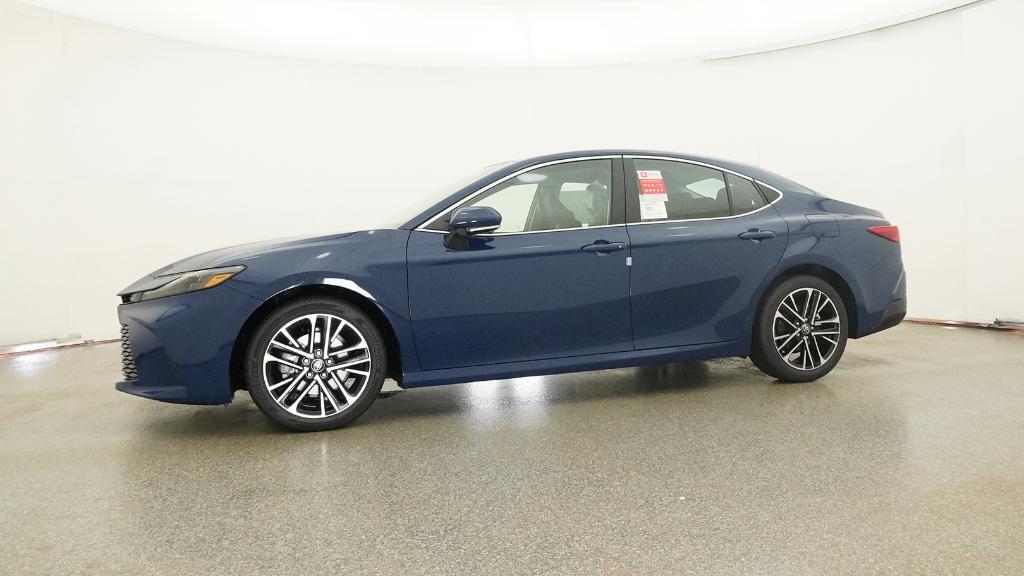 2025 Toyota Camry XLE photo 7
