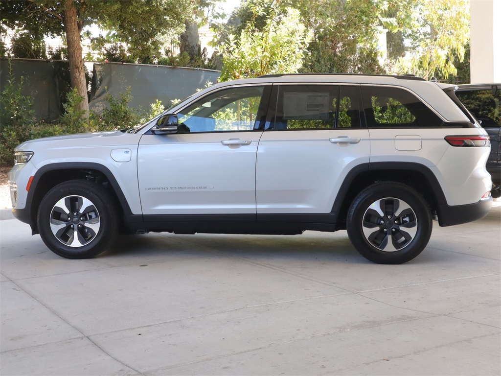 2023 Jeep Grand Cherokee Overland photo 7