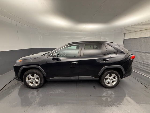2021 Toyota RAV4 XLE photo 3