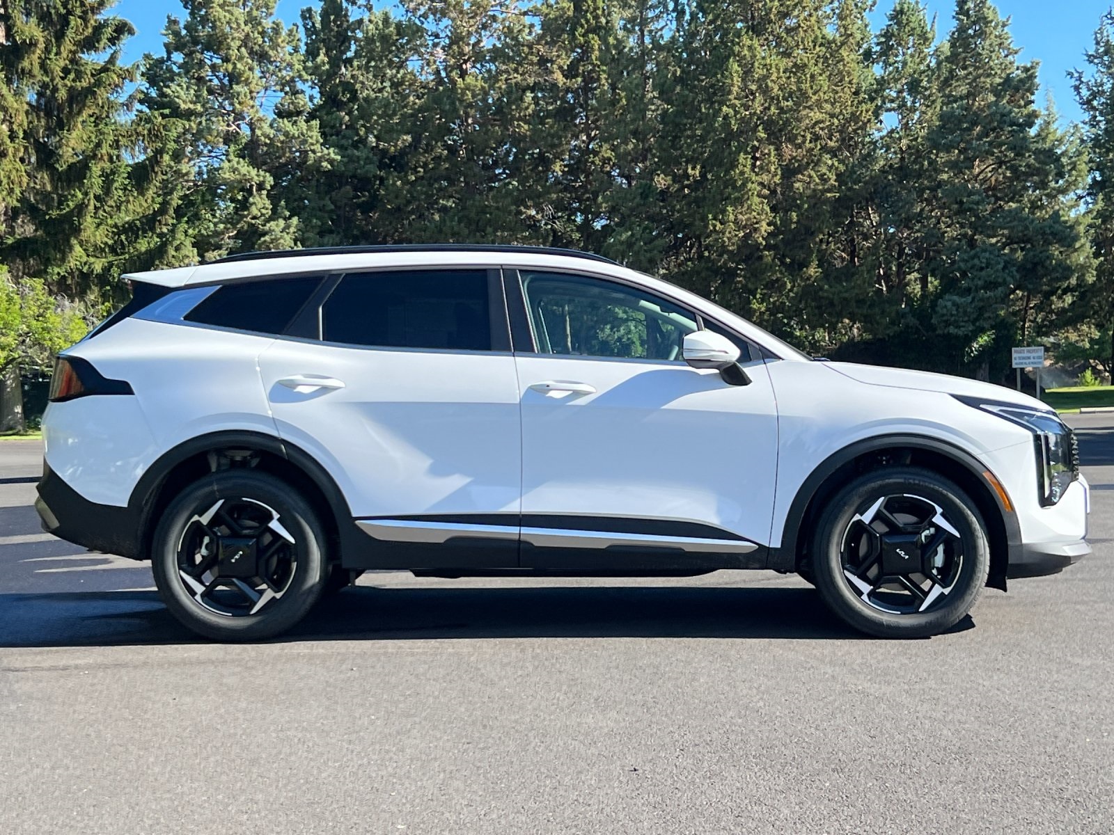 2026 Kia Sportage EX photo 2