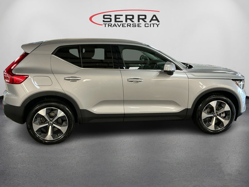 2023 Volvo XC40 Plus photo 4