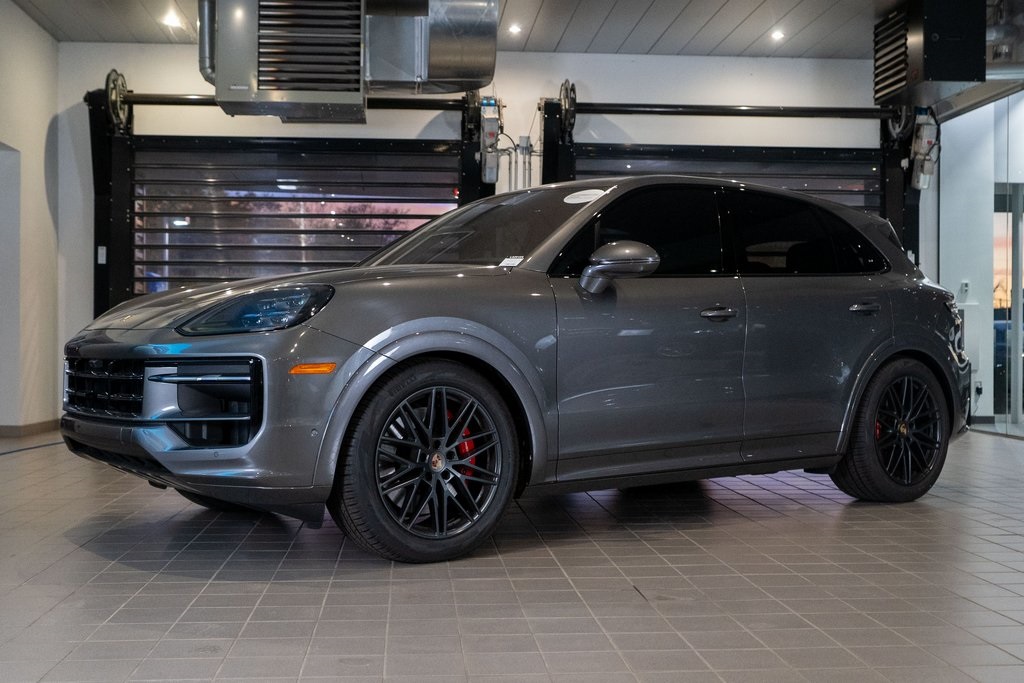 2025 Porsche Cayenne GTS's photo