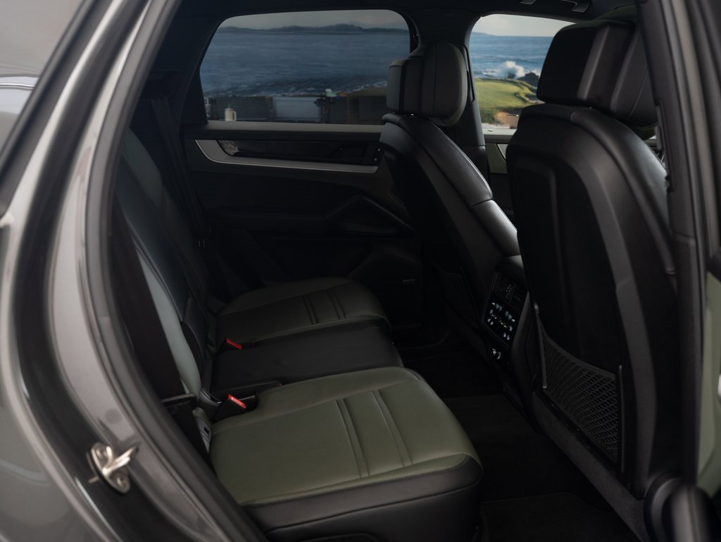 2024 Porsche Cayenne photo 32