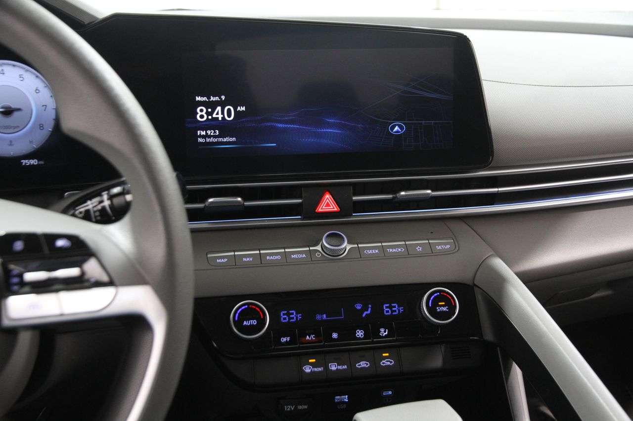 2024 Hyundai Elantra SEL photo 9