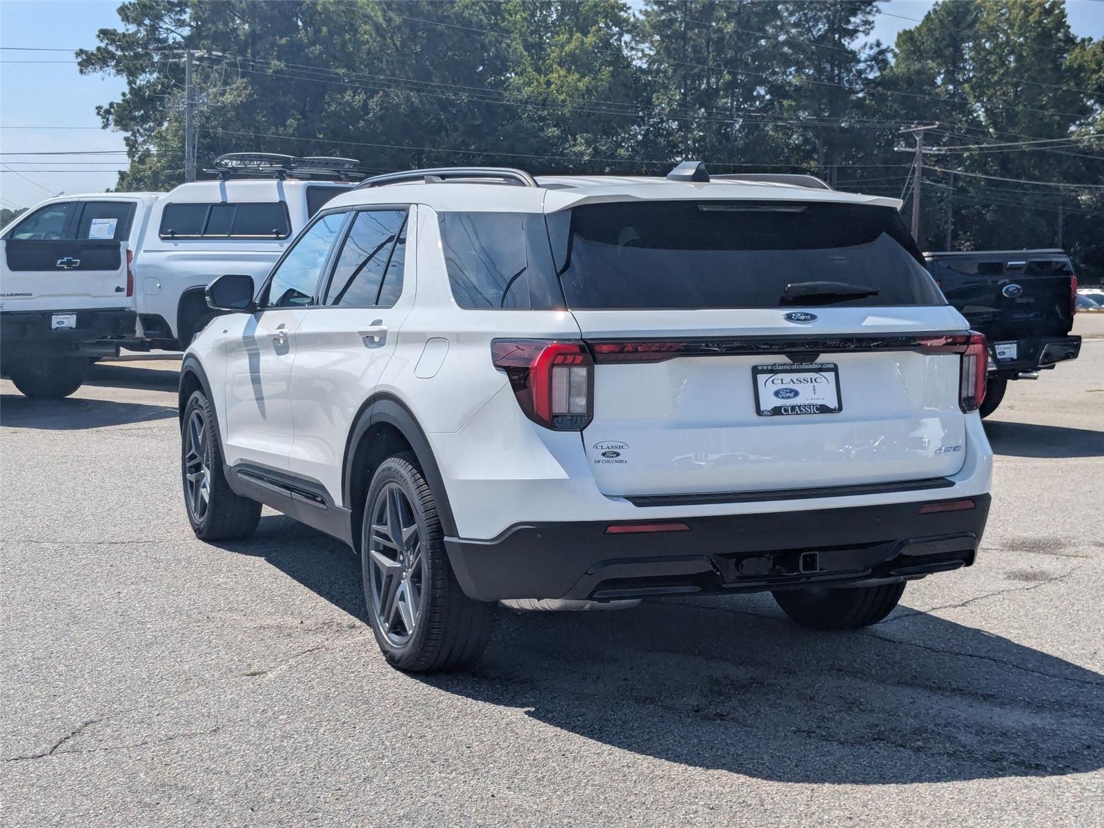 2025 Ford Explorer ST-Line photo 2