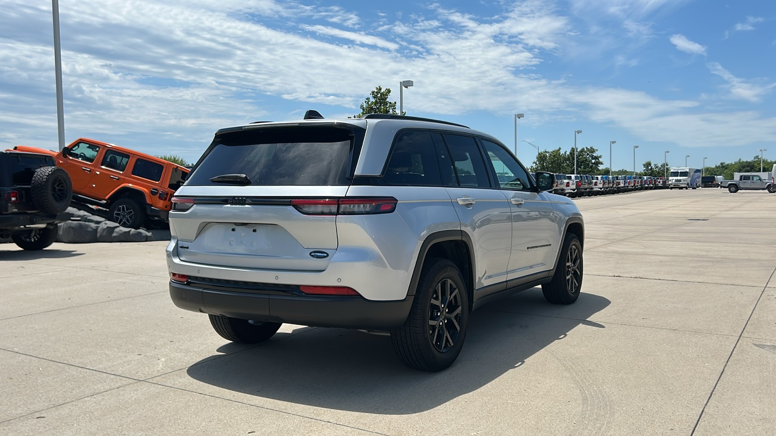 2024 Jeep Grand Cherokee Altitude X photo 2