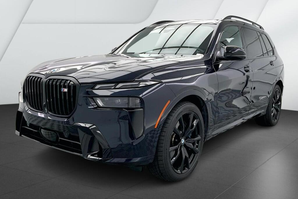 2025 BMW X7 M60i's photo