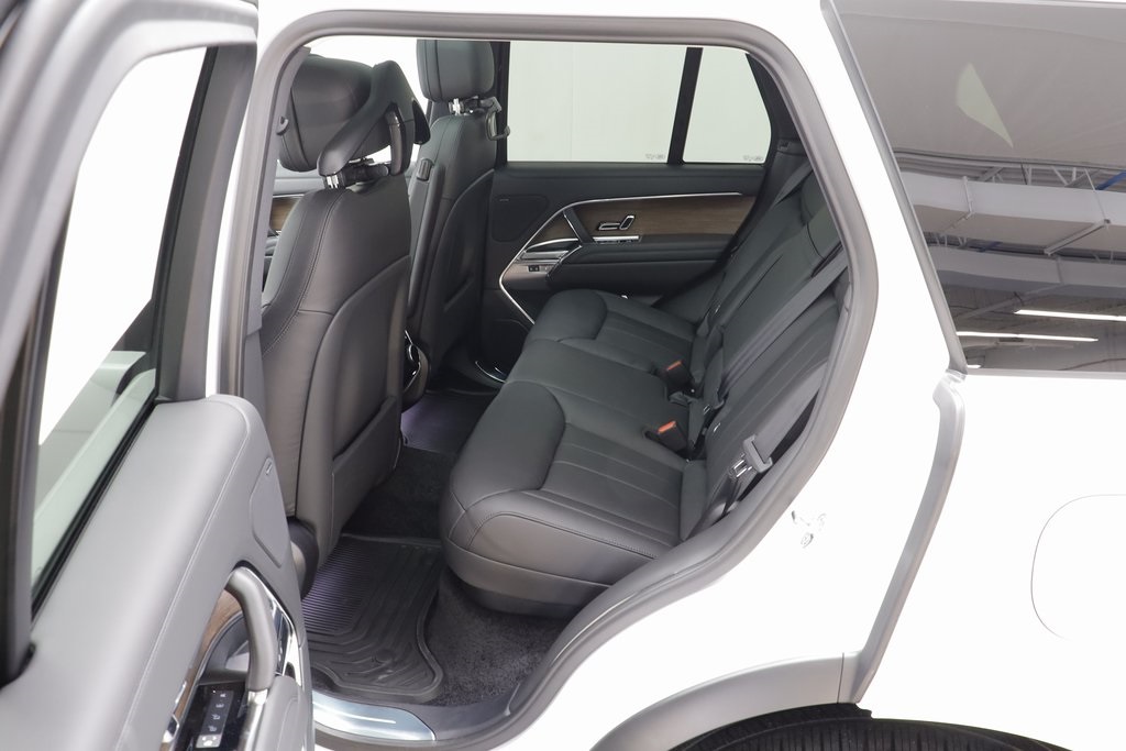 2025 Land Rover Range Rover SE photo 10